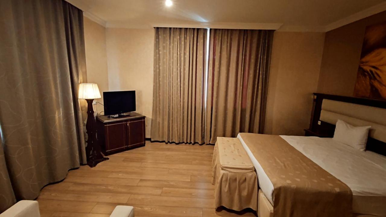 Smith'S Boutique Hotel Baku Exterior photo
